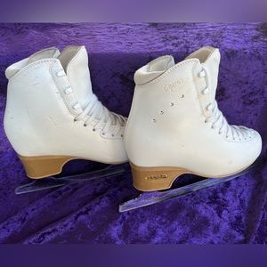 Edea Chorus 230 Figure Skates with Coronation Ace Blades